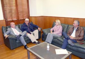 Reunión-Dip.-Aranzazu-Puente-y-Dip.-José-Luis-Fernández-con-Bomberos.jpg