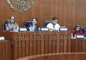 Comision-de-Educacion-con-la-maestra-Dolores-Padierna.jpg