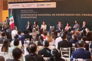 Dip.-Cinthia-Veronica-Segovia-Colunga-Reunion-de-Secretarios-de-la-STPS.jpg