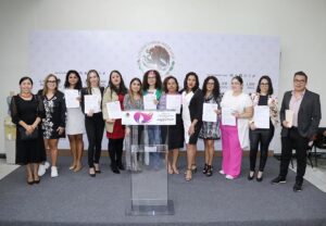 Entrega-de-iniciativas-de-Parlamento-de-Mujeres.jpg