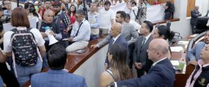 Legisladores-atienden-a-ciudadanos.jpg