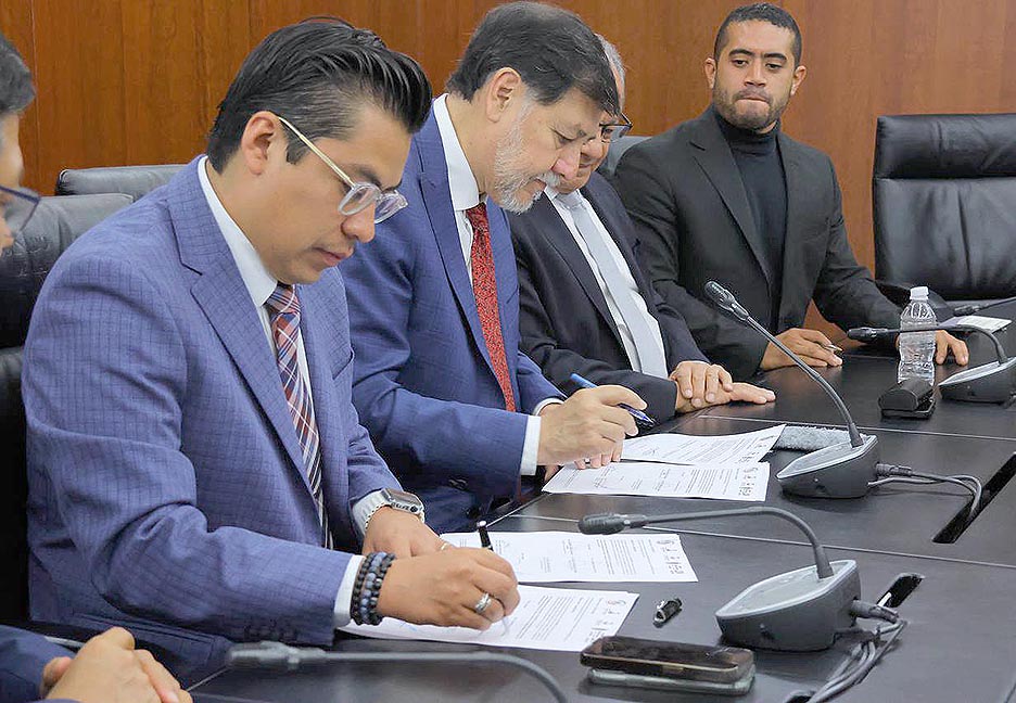 Firma Convenio con el Senado