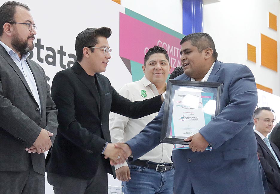 Dip. Cuauhtli Fernando Badillo Moreno entrega de Premios Estatal de Periodismo